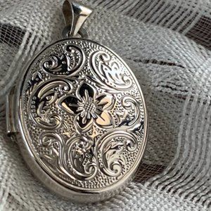 Oval Etched Engravable Locket 1.25" 32MM